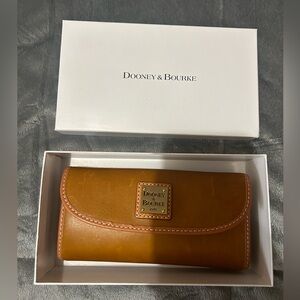 Dooney & Bourke Clutch Wallet